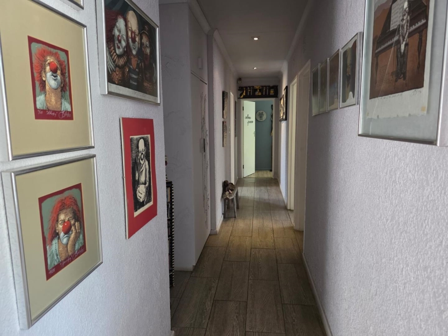 6 Bedroom Property for Sale in Heuwelsig Free State